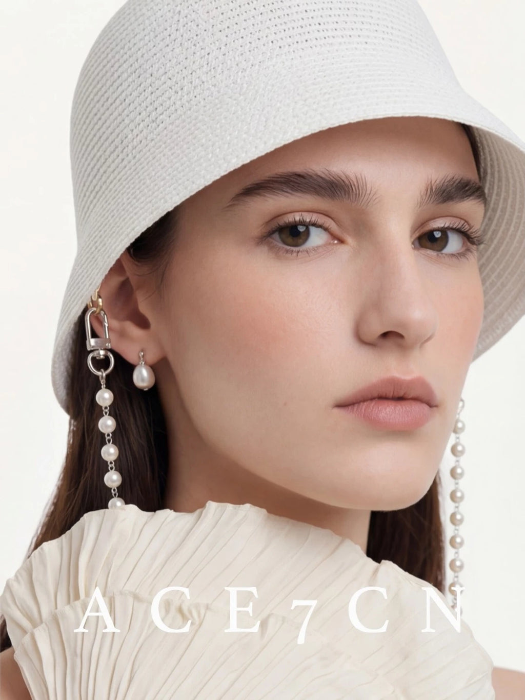 Chain-Trim Straw Lampshade Hat — ACE7CN