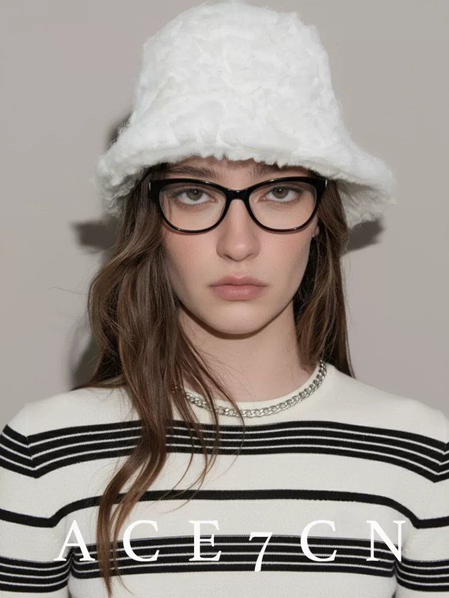 Hand-Pinched Flower Plush Bucket Hat — ACE7CN