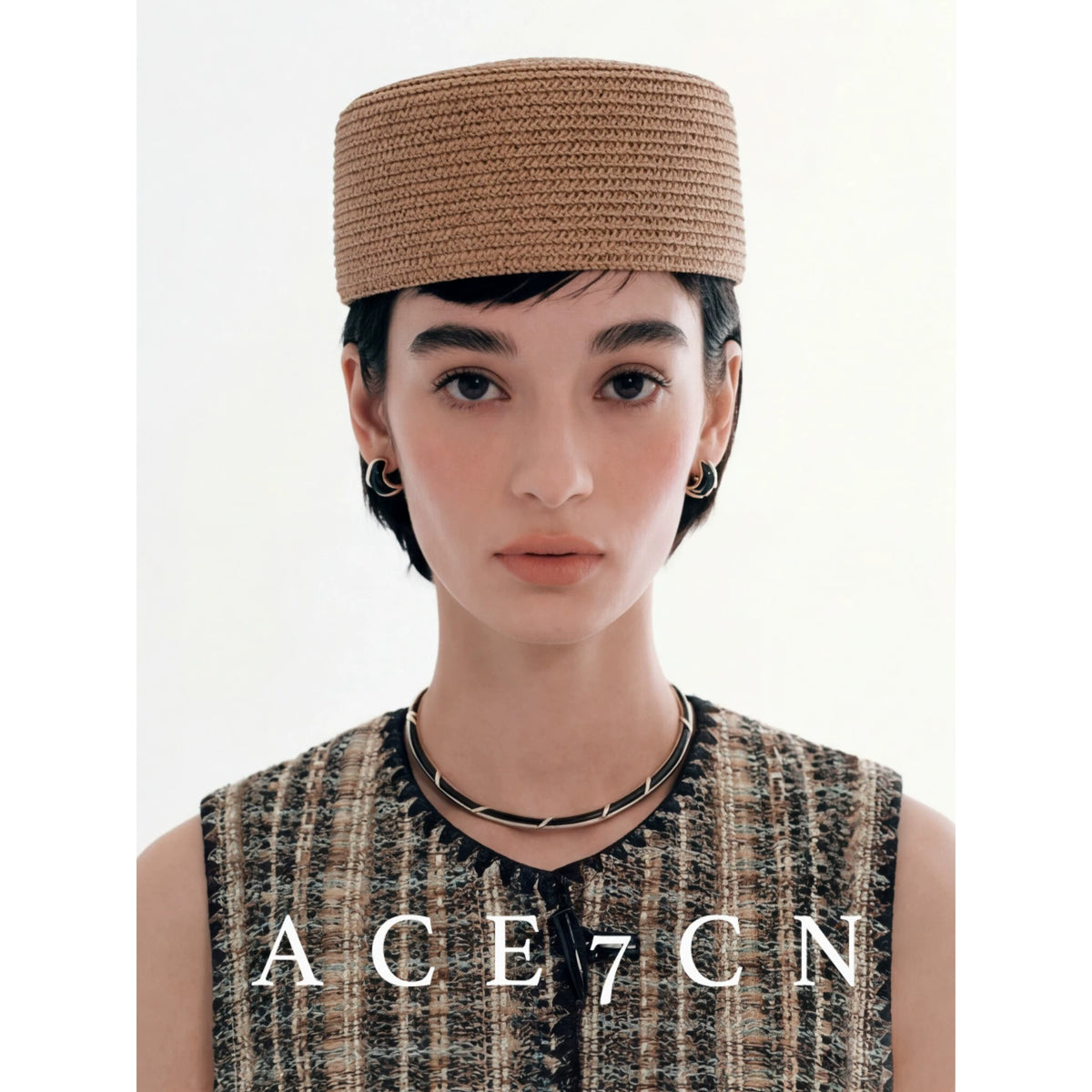 Round Straw Pillbox Hat — ACE7CN
