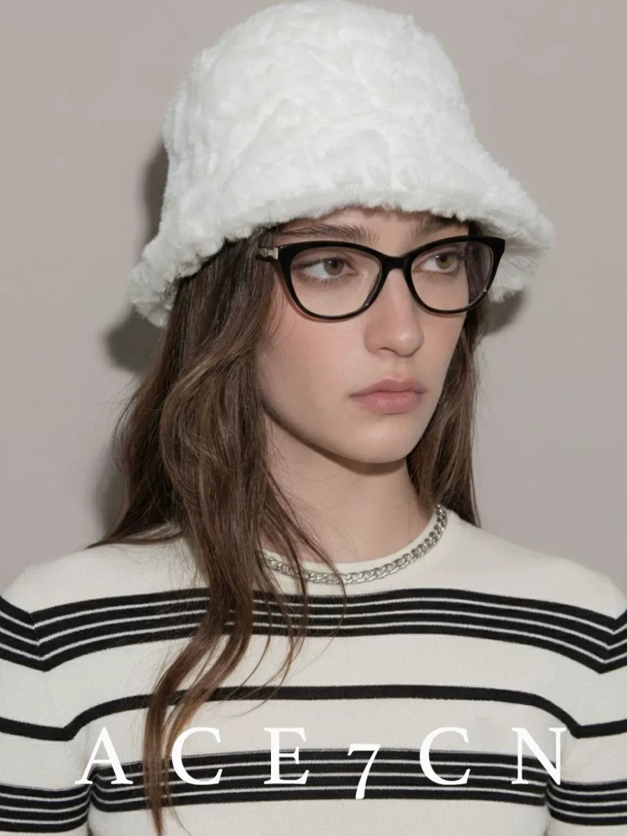 Hand-Pinched Flower Plush Bucket Hat — ACE7CN