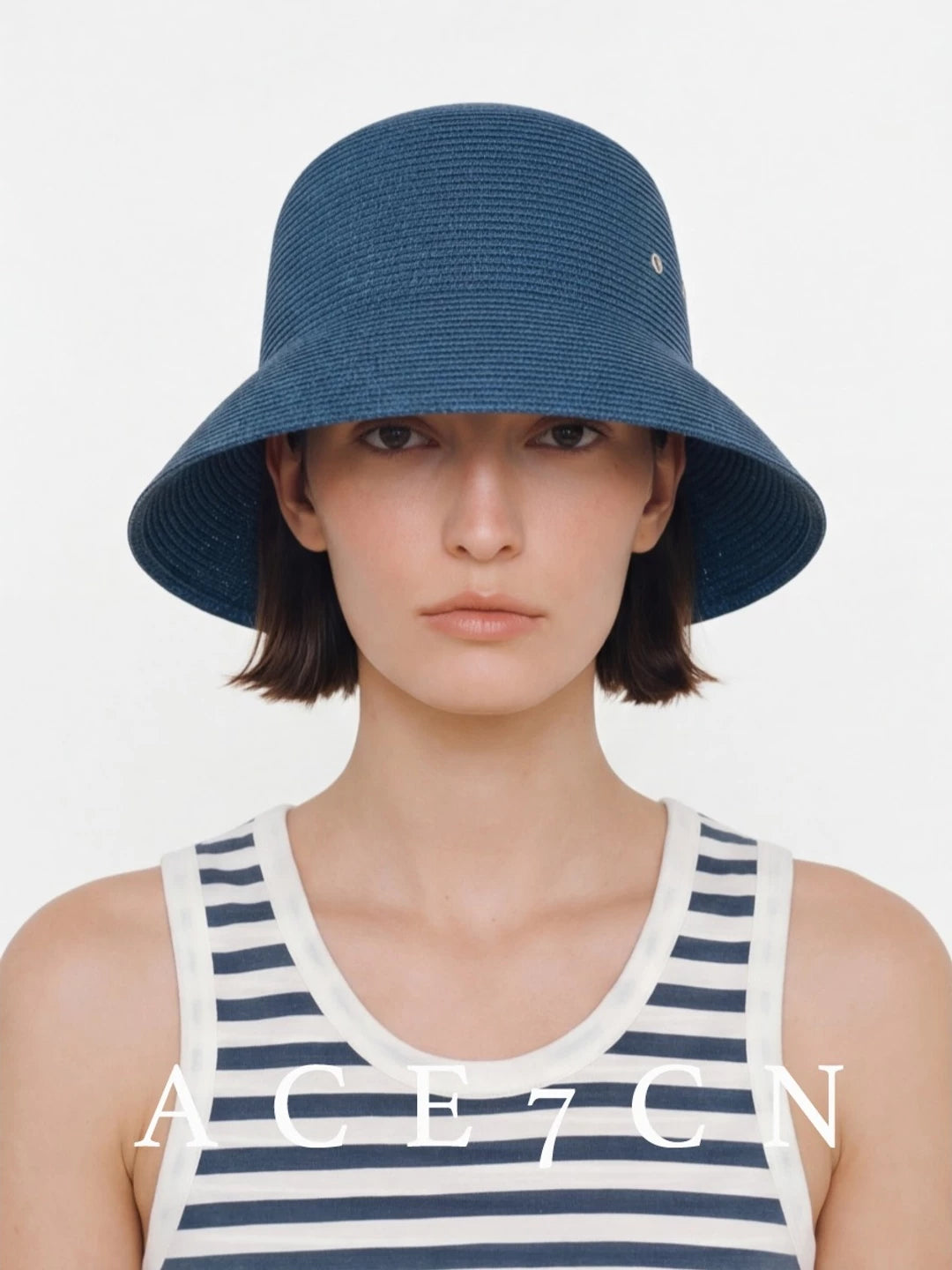 Foldable Wide-Brim Straw Cloche — ACE7CN