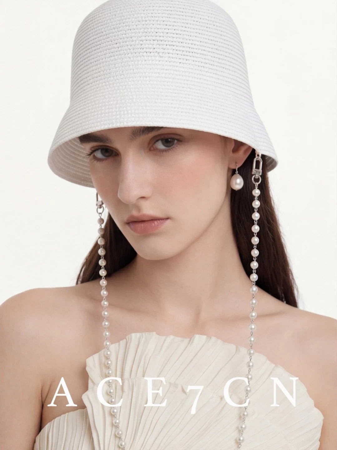 Chain-Trim Straw Lampshade Hat — ACE7CN